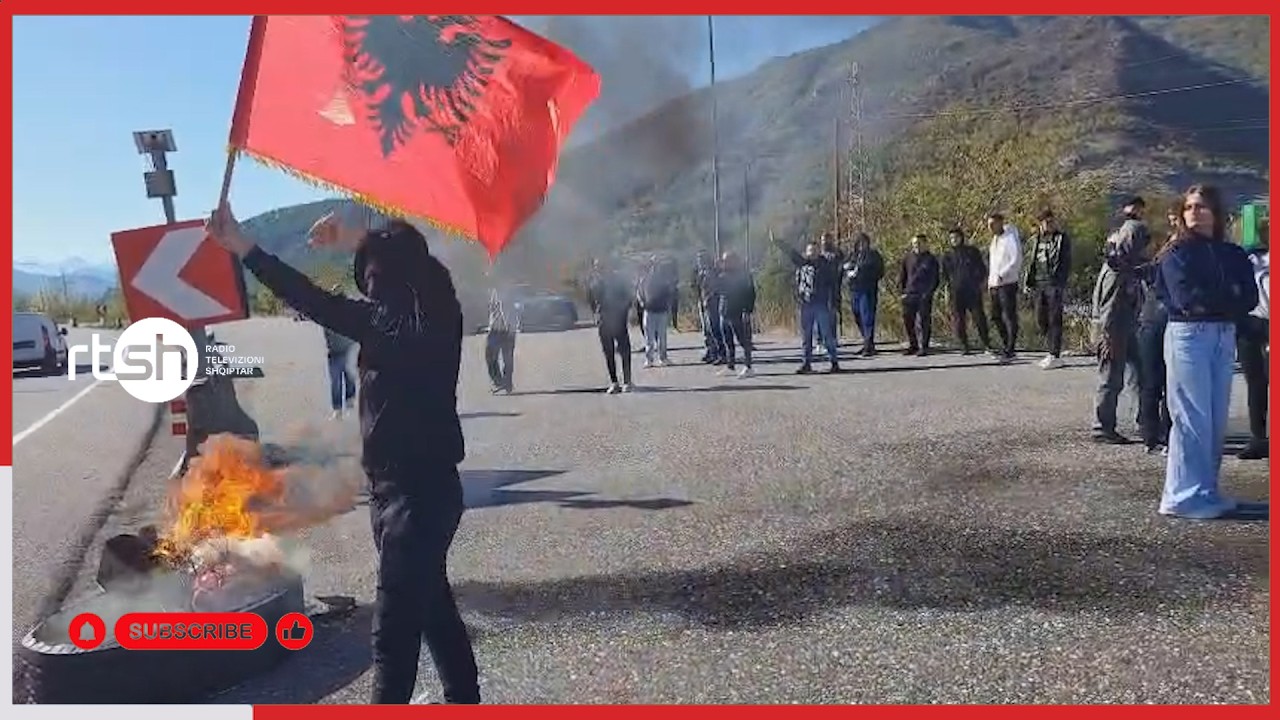 Protesta- Tensione në Lezhë, të rinjtë dëmtojnë sinjalistikën rrugore. Në Rubik dalin në Rrugën e Kombit, djegin goma. Sulmohet me molotovë Bashkia në Kurbin