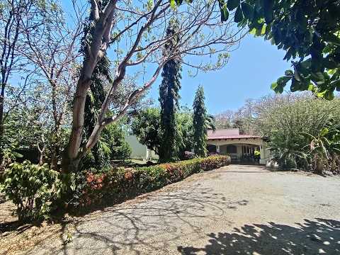 VENTA Casa de Lujo con Piscina y Terreno Amplio en Santa Cruz Guanacaste – MLS 25-1583