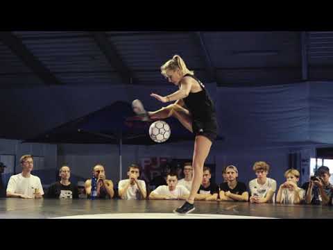 Aguska Freestyle Football Competition.  Female finale Battle Superball Prague 2020