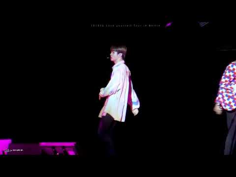 LOVE YOURSELF CONCERT in Berlin - Airplane tp.2 (JIN Focus)