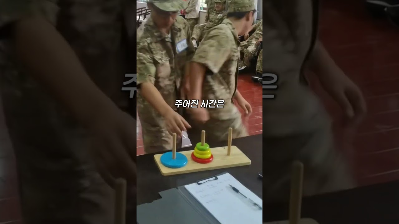 여러 명이 돌아가며 풀수록 더 어려워지는 하노이의 탑