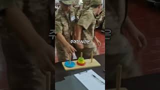 여러 명이 돌아가며 풀수록 더 어려워지는 하노이의 탑