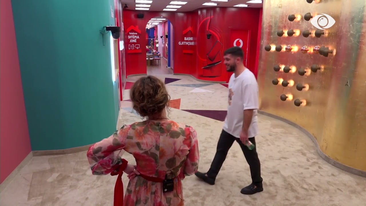 Ndaj u hodh dje në pishinë?/ Egla dhe Gabriele komentojnë Lisin: Ai u la s’ka gjë...