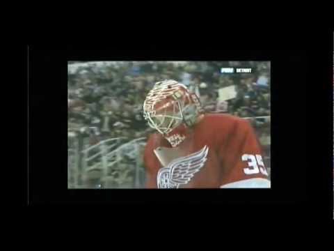 Jimmy Howard stares down Donovan on the penalty shot