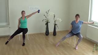 Hockergymnastik mit Kurzhanteln/Wasserflaschen - Physiowelt