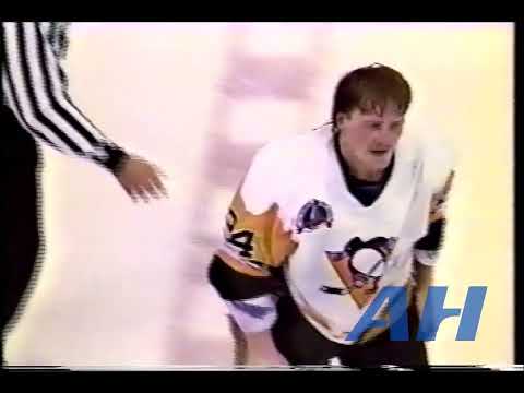 NHL May 17, 1991 Pittsburgh Penguins v Minnesota North Stars (R) Troy Loney v Mark Tinordi