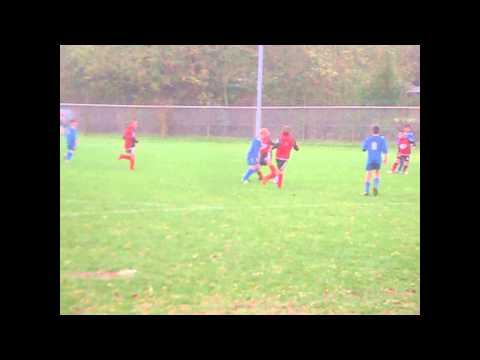 Menno Welleman zet SSV65 E1 na fraaie aanval op 5-1 tegen Yerseke E1