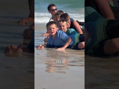 If you want the behind the scenes, give me a 🙌🏼 their idea! #funny #mom #family #siblings #beach