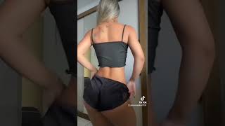 LOIRA LINDA DANÇANDO DE SHORT PRETO #funk #lindas #kwai #tiktok