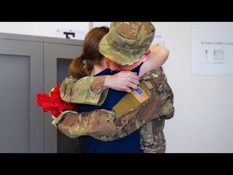 I momenti più preziosi del ritorno a casa dei soldati ❤️ Riunioni emozionanti e sorprendenti di S...