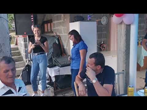 Ivona i Danica - Burek (Official live Video )