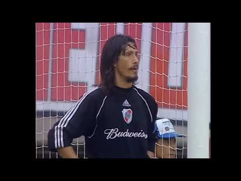 Gol de Pipino Cuevas a Racing (Costa Febre)