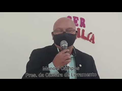 Presidente da Câmara Manoel Campos em cerimônia de entrega de cartões auxilio