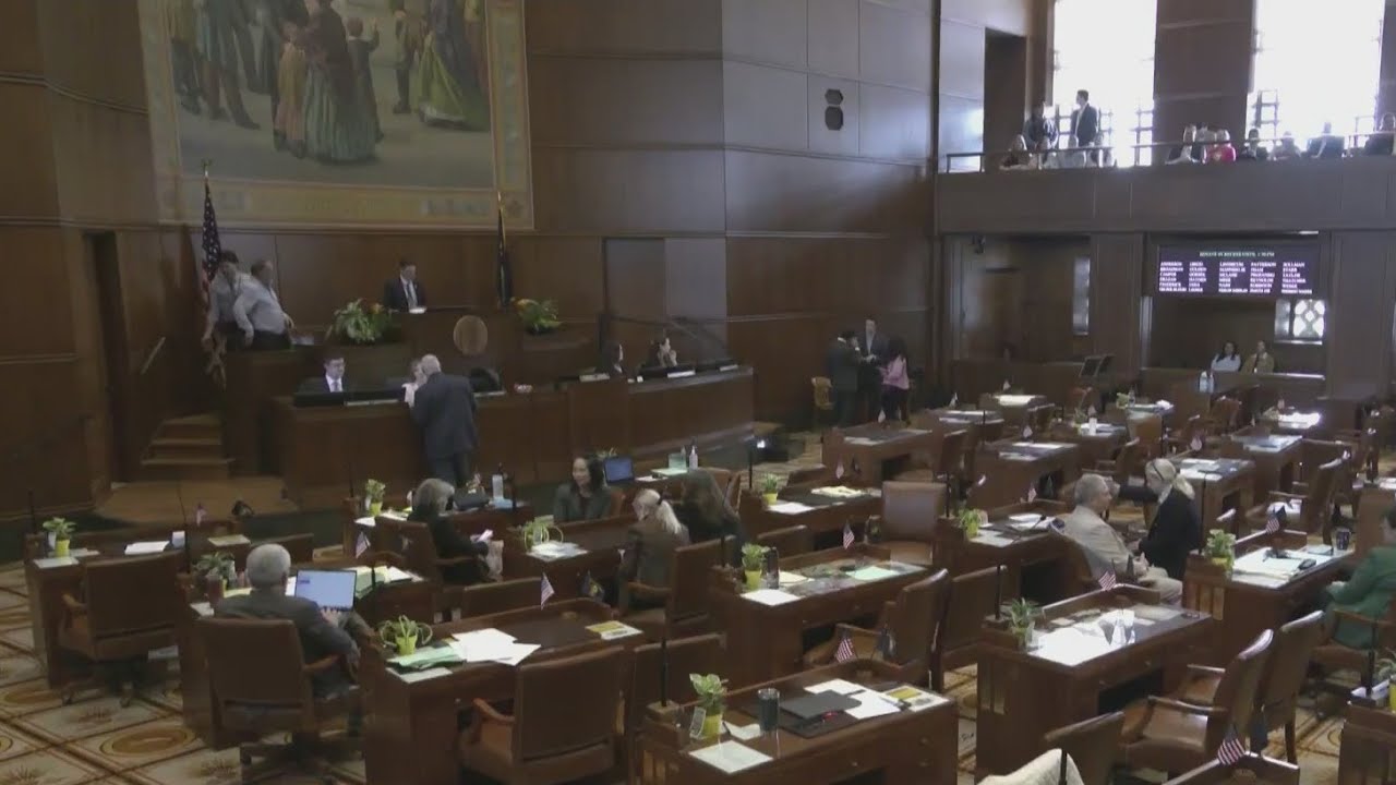 Oregon Republicans stage walkout over Democrat-led transportation package