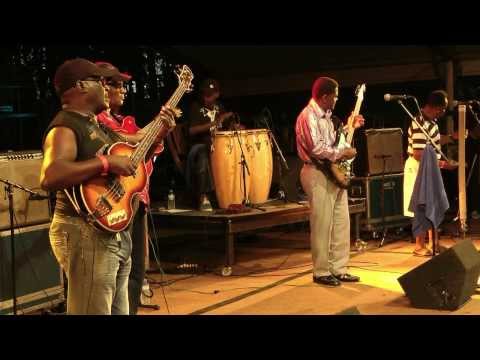 Conjunta Angola 70 - 10 - LIVE at Afrikafestival Hertme 2012