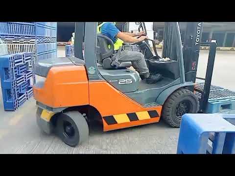 Forklift Training level 2 with obstacle.
