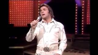 Broken Down in Tiny Pieces - Crash Craddock and The Dream Lovers