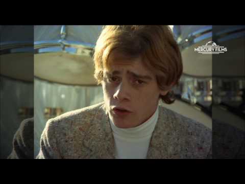 Formula V canta "Tengo un amor" en la película  UN, DOS, TRES AL ESCONDITE INGLES