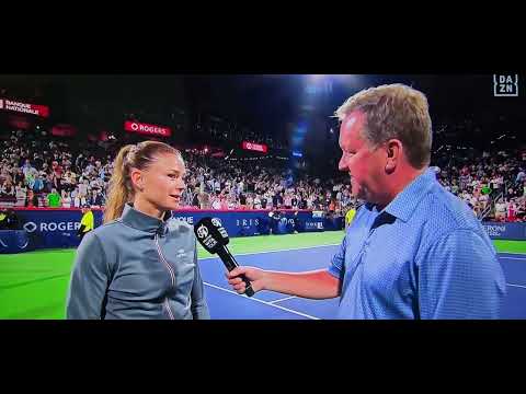Camila Giorgi pronuncia unas palabras en pista tras vencer a Andreescu en Montreal 2023