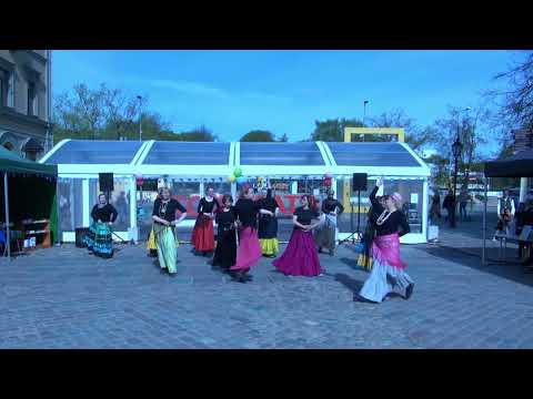 Tantsutrupp "Vigased pruudid" Prima Vista raamatulaadal 9. mail 2023. a