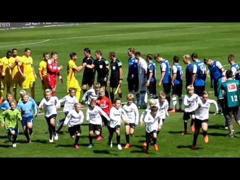 DSC vs KSC Saisonbeginn 2016 17 Einlauf der Mannschaften 07.08.2016