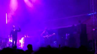 Birds of Tokyo- Waiting for the Wolves (Groovin&#39; The Moo, Bunbury, 14/05/11)