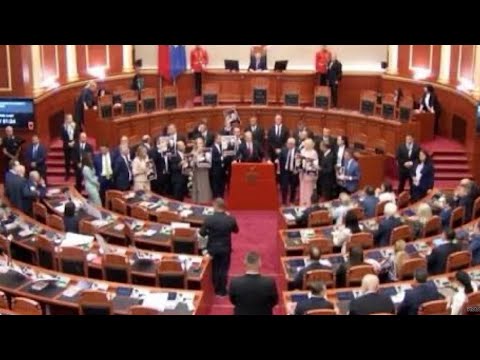 Përplasje dhe DEBATE në KUVEND/ Rregullorja e re e Kuvendit miratohet vetëm me votat e PS| Breaking