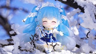 Nendoroid No. 1000 Character Vocal Series 01 Hatsune Miku: Snow Miku Snow Princess Ver. video 1
