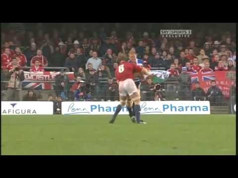 Andy Powell huge hit on Duane Vermeulen