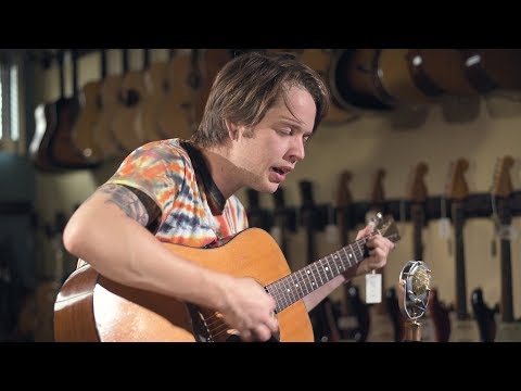 Billy Strings - "Lost John" (played on a 1956 Martin D-21)