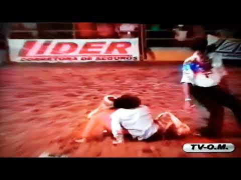 Virgilio Gonçalves( em memória ) cai e derruba madrinheira rodeio de Novo Horizonte SP 2004