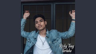 Download lagu Terluka mp3 Download lagu Terluka mp3