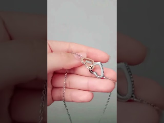 Vídeo relacionado con FUGLUS Collares para niña, con colgante de corazón y caballo de plata, joyería fina para regalo, para niñas, amigas y madre e hija, regalos comunion niña