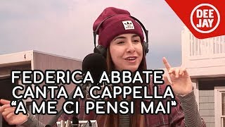 Federica Abbate canta in diretta "A me ci pensi mai" a Radio Deejay