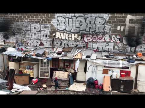 A MUSLIM NO-GO GHETTO IN CENTRE OF PARIS!!!Paris merkezinde Müslüman Gecekondu Mahallesi!!