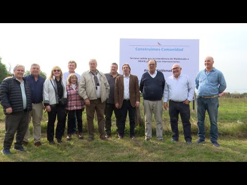Imágenes de ceremonia de donación de terrenos en Maldonado