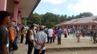 preview picture of video 'Gara " tdk dapat undangan , warga desa kawa, SBB ,buat onar di tempat pencoblosan . Lihat videoNya'