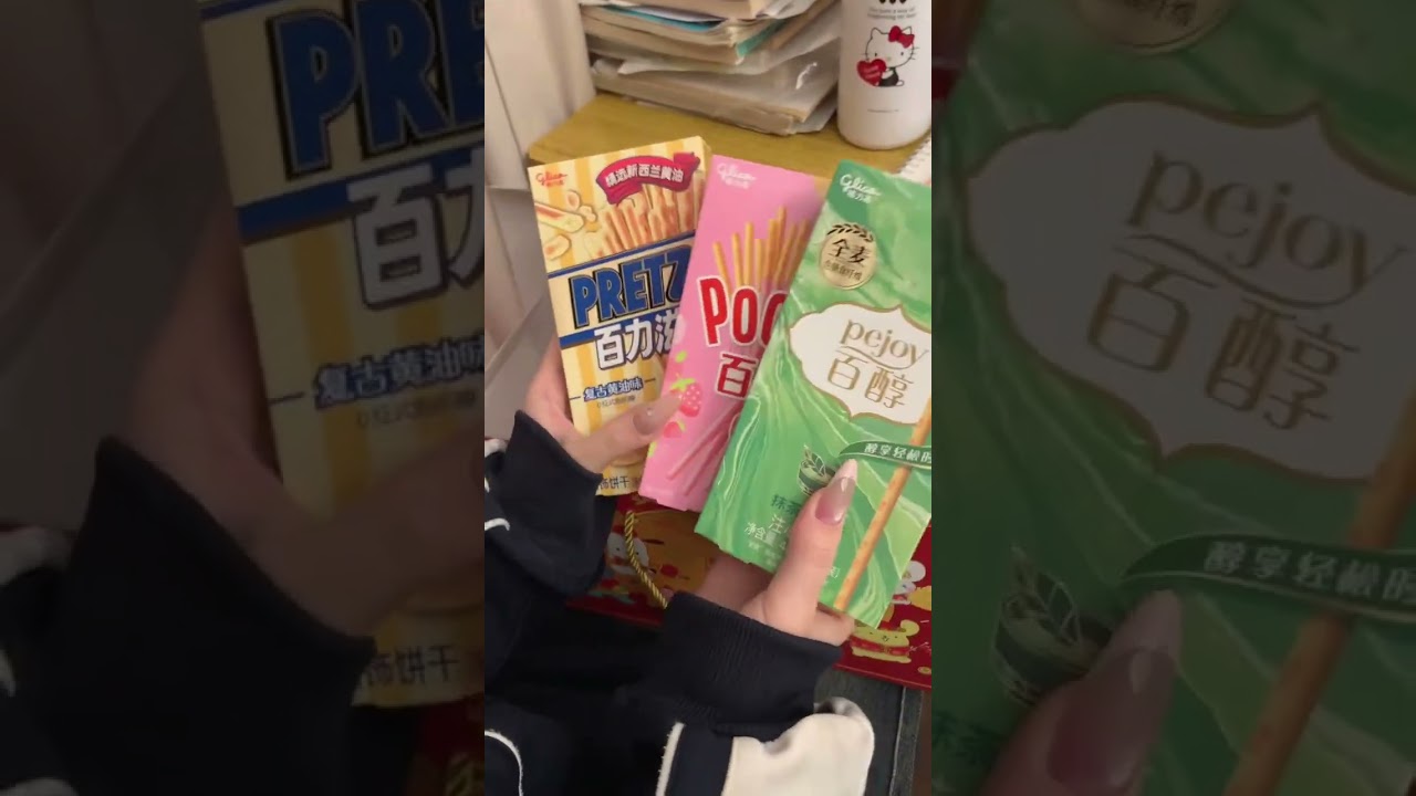 I just wanted to have a deskmate, so I bought me a Glico Sanrio family snack gift box. New Year’