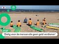 Surfende kinderen blij dat strandtenten weer open gaan