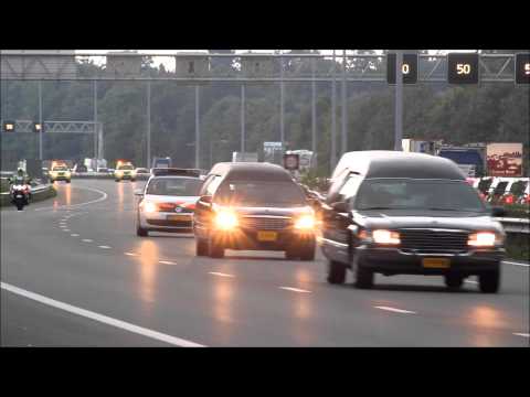 Rouwstoet passeert A2 ter hoogte van Vught MH17 25-07-2014