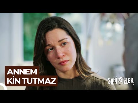 Azize, Pervin Hanım'a Elleriyle Çorba İçirdi | Sahipsizler 44. Bölüm