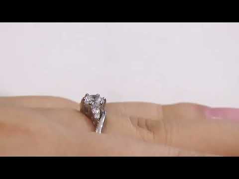 Round Cut Three Stone Engagement Ring MD005