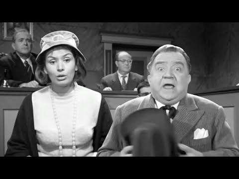 Αγία γυναίκα κύριε Πρόεδρε - Ενας βλάκας και μισός Νο8