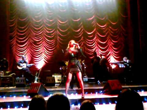 Nina Badric - Ruzmarin,snegovi ...uzivo u Pozoristu na Terazijama 2011