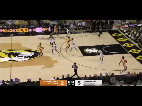 Kennedy Chandler hesitation move into a layup