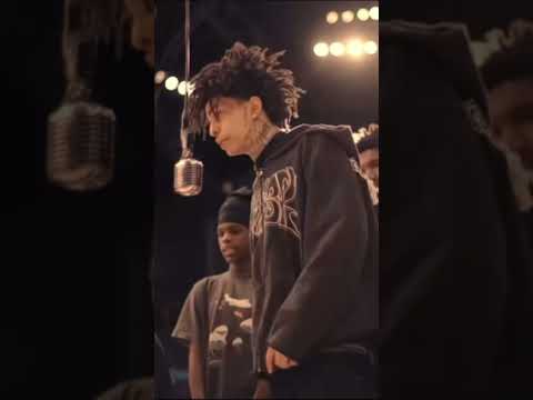 The microphone to big for @345LilRT @LilTonyVisuals ￼