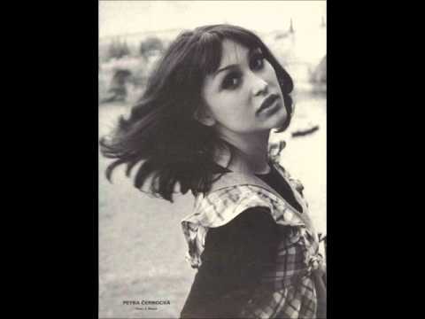 Petra Černocká - Zem sa snúbi s dúhou