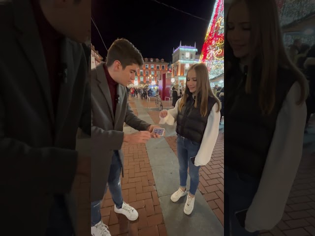 Vídeo relacionado con ZQION Tarjeta Plegable Ventilador a Tarjeta Sombrero de Copa Trucos de Magia Ilusiones de Escenario Truco de Magia Trucos de Comedia Accesorios de Sombrero de Mago