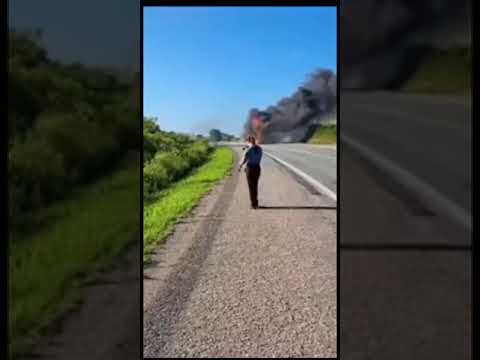 COLISÃO ENTRE DUAS CARRETAS COM INCÊNDIO E MORTE NA BR-392, EM SANTANA DA BOA VISTA