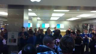 preview picture of video 'Vor dem Apple Store Hamburg AEZ'
